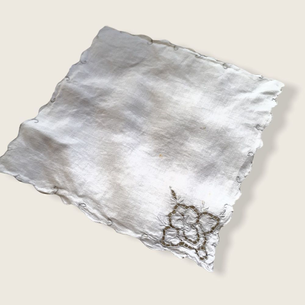 Vintage 30s Handmade Embroidered Doily/ Napkin